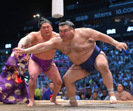 高安、２敗対決に敗れてトップと１差に後退「切り替えて、また明日頑張ります」