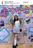 「あの頃の顔してる」板野友美、ノースリ×ミニスカ「平成ギャル」姿が話題！「めちゃくちゃ可愛い」「最強すぎる」