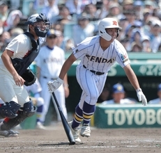【甲子園】健大高崎、スタメン抜てき１年生の適時打で１点差に迫る　２点差から犠打→適時二塁打