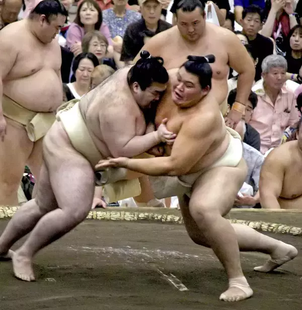 大の里「いい稽古ができた」　得意の秋場所で１年ぶりVへ　豪ノ山、平戸海に８勝４敗　
