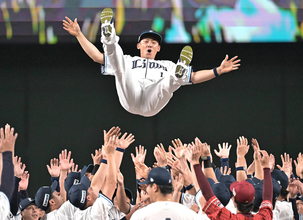 プロ２５年間のベストプレーは？「今日打つヒット」西武・栗山巧が現役最終打席で有言実行の通算２１５２安打目「泣きそうやな」