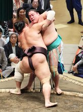 朝乃山「この日をずっと待っていた」　一山本との２年ぶりの再戦を制す