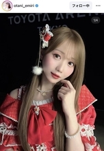 「真っ赤な妖精さん」大谷映美里、ミニの衣装に「尊い」「女神さますぎる」