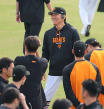 【巨人】松井秀喜監督、いきなり豪快トーク「『帰ってくんな』って言われるよりいいです」　大集結ファンの「おかえりなさ～い！」＆歓声に爆笑コメント
