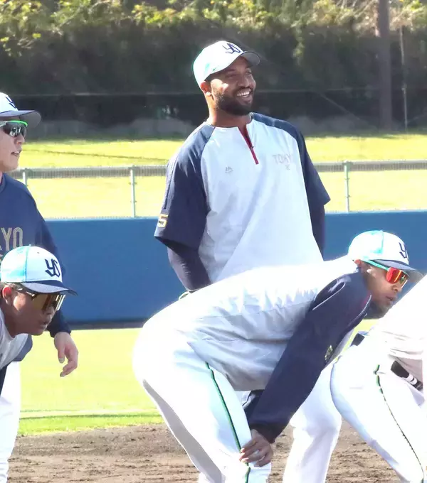 【ヤクルト】サンタナが浦添キャンプに合流　チームメイトとの再会に笑顔