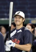 大谷翔平、第１打席登場で大歓声も二ゴロ…打率・７１４に　６０年ぶりの天覧試合　ＷＢＣ開幕３試合連続アーチなるか
