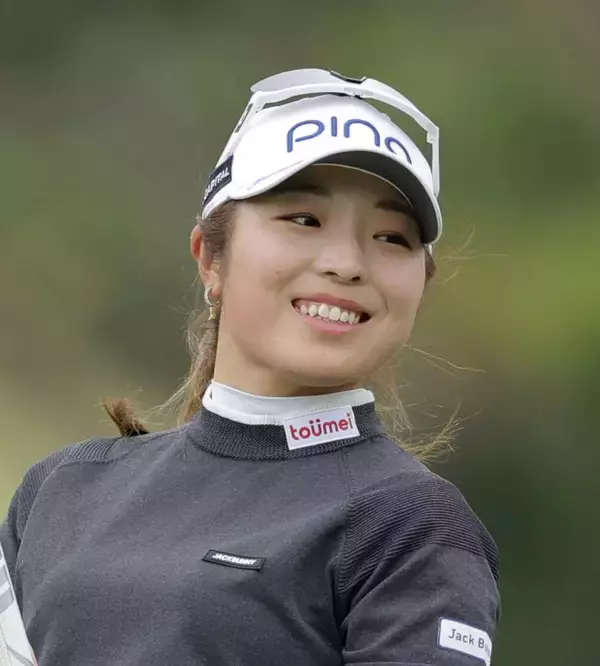 佐久間朱莉が単独首位…アンダーパーは１０７人中１人だけ　鶴岡果恋、吉沢柚月、金沢志奈が３位