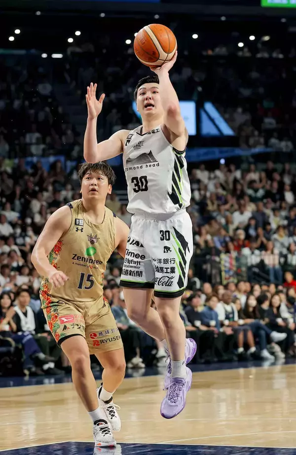 「レバンガ北海道がＣＳ進出争う琉球との対決に敗れ３連勝逃す　再びCS圏外に　トーステン・ロイブルＨＣ「シャープではなく、アグレッシブでもありませんでした」」の画像