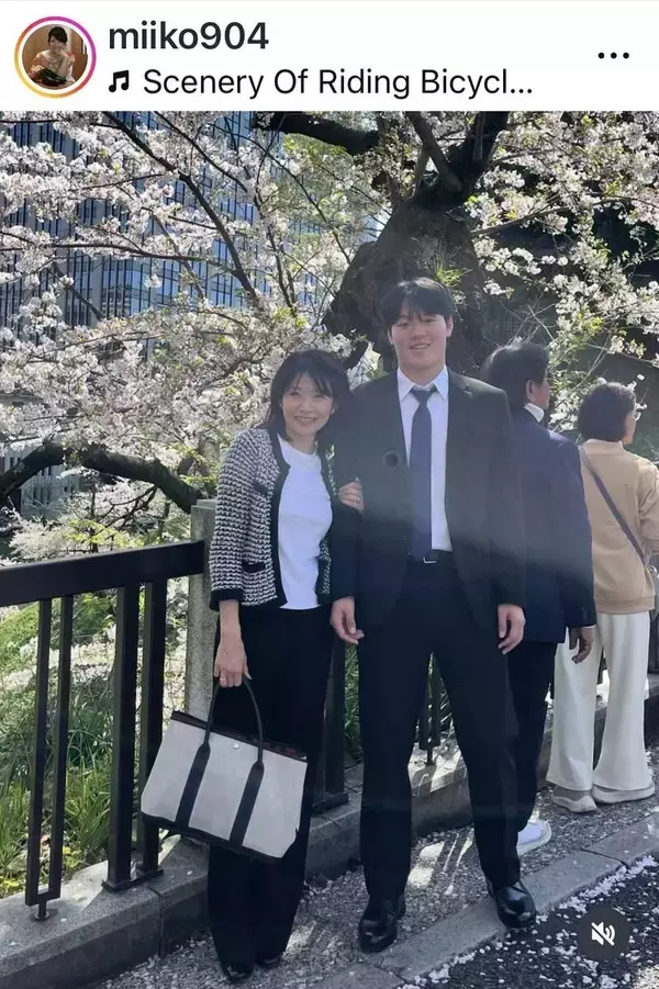 韓国在住の阿部美穂子、イケメン長男と「晴れの日」２ショット公開　「御子息様、足が長い～」「とってもハンサム」の声