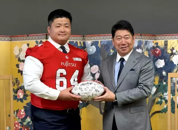 アメフトの富士通フロンティアーズ、川崎市を表敬訪問　大久保キャプテン「何としても日本一を」…２６年新設のＸリーグプレミアをＰＲ