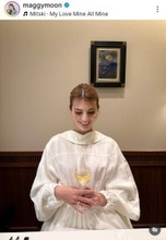 マギーのワンピース姿にファン指摘「これって服、逆？」たしかに前後ろが…３４歳誕生日にドレスアップ「可愛いね」の声