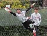 「【Ｗ杯】鈴木彩艶が合流　吉田麻也から授かった「初戦の重要性」…合宿４日目」の画像1