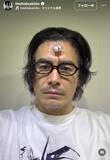 「５０歳・伊藤英明の大発明！？おでこにフック付けてメガネを動かすと…驚きの声「おデコが大変な事に」「澄んだ瞳」」の画像1