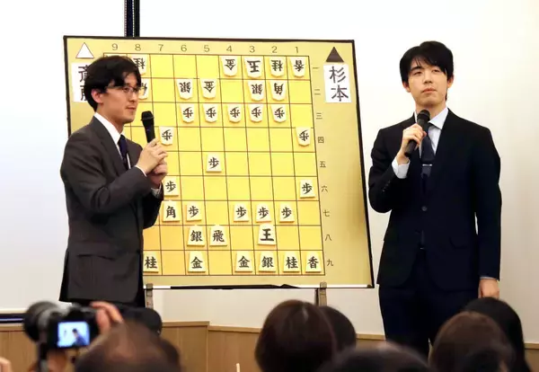 藤井聡太六冠「師匠が優位になるように進めていければ」と予告も「師匠、早くも正念場」　伊藤匠二冠と対局解説