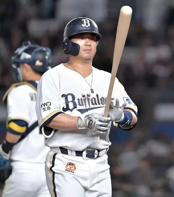 【オリックス】３１歳バースデーの森友哉が代打で登場　４球目に強烈スイング　最後は惜しくも中飛に