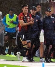 鹿島ＧＫ田川亨介にアクシデント…途中投入から５分後に無念の負傷退場　苦悶の表情でピッチを去る