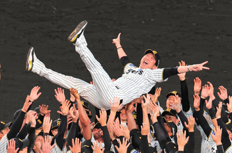【阪神】藤川球児監督、優勝セレモニーに「何事にも代えがたい」７度の胴上げで両手Ｖサインの理由は「自分のなかで約束事」