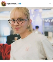 「キター！」金髪イメチェン話題の井桁弘恵、メガネで「愛用」の私服姿を披露