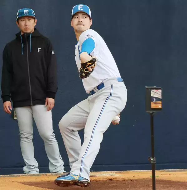 【日本ハム】有原航平が２度目のブルペン入り　初めて捕手座らせて２５球「去年よりはゆっくりめに」