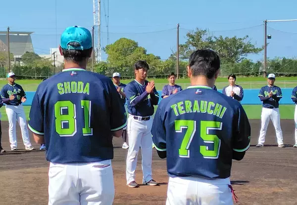 【ヤクルト】１軍浦添キャンプ打ち上げ　新選手会長の古賀優大「秋にはファンの皆さまと優勝の喜びを分かち合えるように」