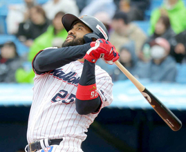 【ヤクルト】サンタナが勝ち越しの２号ソロ「練習の成果が出ました」