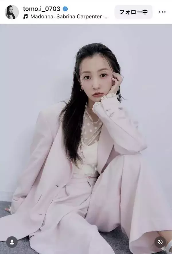 「お洒落すぎ」板野友美、デコルテシースルーのピンクスーツが「可愛すぎ」「全部、好き」