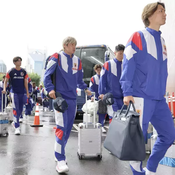 【Ｗ杯】日本代表がベース合宿地のナッシュビルに到着　ホテル入り時にはＭＦ久保建英がファンサービス