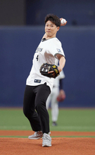 【オリックス】希少がんと闘う福森大翔さんが始球式　盟友・森友哉が見守る前で２年連続のノーバン投球「すてきな人生」