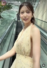 「目のやり場に困ります」“令和の峰不二子”が横も後ろもザックリ！「その格好は罪です」素肌にくぎ付け　阿部なつき