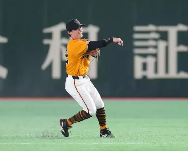 【巨人】浦田俊輔が先制ピンチを救う“忍者守備”ダイビングキャッチ→反転スロー　驚異的な守備範囲に東京Ｄ大歓声