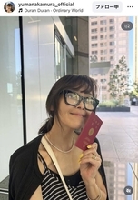 弁護士と再婚→米国移住の女優・中村由真のメガネかけた近影に「いつも若い」　物事情も告白「値段に驚くよね～」