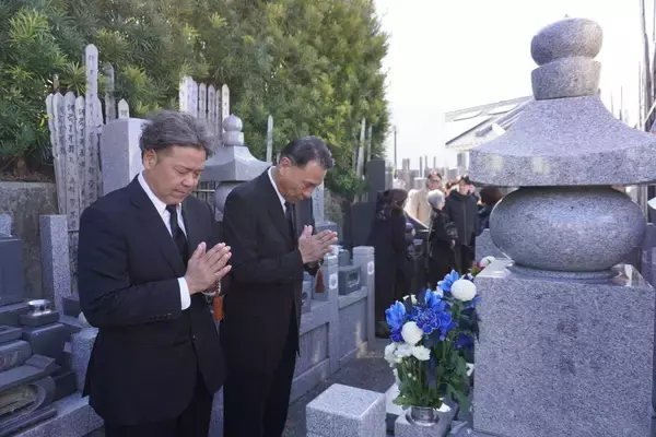 野村克也さん墓前でヤクルト・池山隆寛監督が「常勝スワローズ」復活を誓う「１軍は結果しかない」…七回忌法要