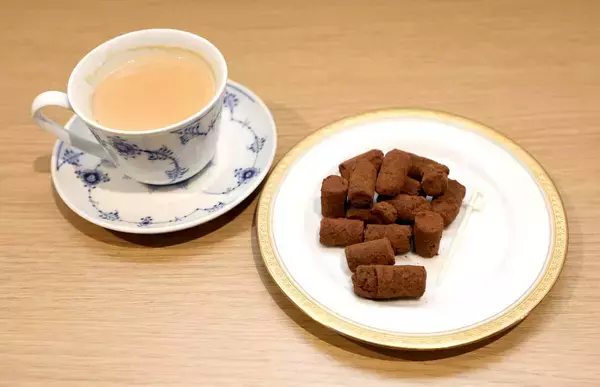 福間香奈女流名人＆西山朋佳女流二冠　午前おやつはＣＯＣＯＮＯＭＩの「ショコラ」…女流名人戦第２局