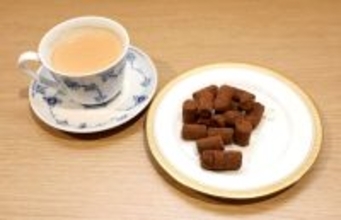 福間香奈女流名人＆西山朋佳女流二冠　午前おやつはＣＯＣＯＮＯＭＩの「ショコラ」…女流名人戦第２局