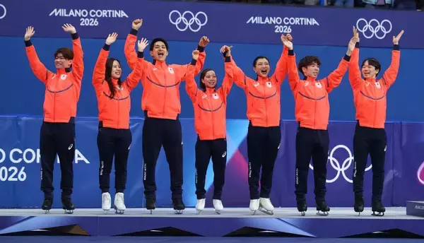 【五輪】問題のフィギュア表彰台、表面が灰色→紺色にリニューアル…８日の団体表彰式でブレード破損、組織委が謝罪する事態に