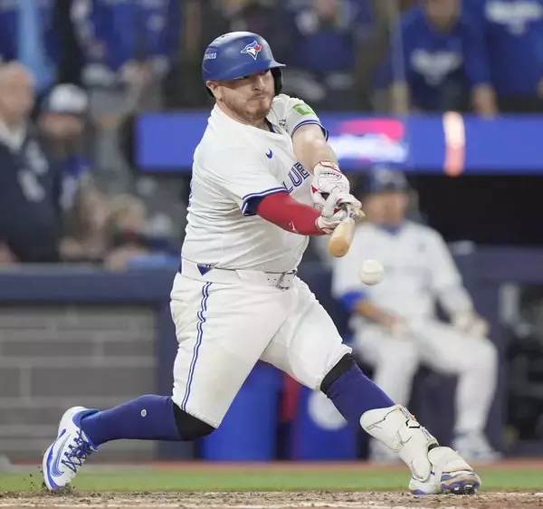 ブルージェイズの守備の要・カークもキャンプイン　新加入の岡本和真を歓迎