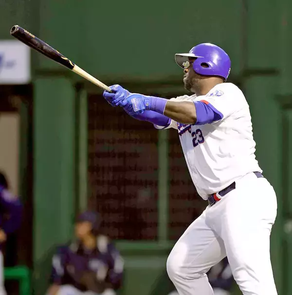 【中日】２連勝中の豊橋で今季最多初回４得点　今季初４番・ボスラーの右犠飛、花田の適時二塁打、サノーの右越え打　花田「いい流れに乗せてもらいました」