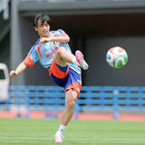 「【Ｗ杯】ＦＷ上田綺世の強烈シュートにどよめき…ＧＫ陣好セーブ連発に歓声も　森保ジャパンが１３人で国内合宿２日目」の画像1