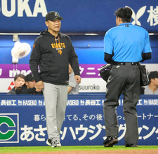 巨人の橋上監督代行「難しい決断」下しリード守る…攻撃は「直感」采配的中