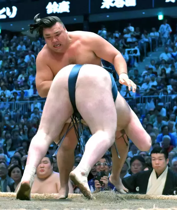 霧島、呆然「あまり言うことない」　優勝決定ともえ戦で１勝もできず終戦　それでも２場所連続の優勝同点に浅香山審判部長が明言「１２勝は大きい。来場所も綱取り」