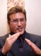 【日本ハム】新庄剛志監督、走塁用手袋の大きすぎ問題に言及「こそっとやってみるかな。『ネイルしてるんで』って」