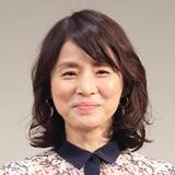 「５６歳・石田ゆり子のニット姿「気持ちよさそう」「フワフワ」「同世代と思えない」「フィット感！」」の画像1