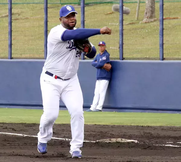 【中日】初のシートノック　ボスラーは三塁、新助っ人サノーも一塁で参加