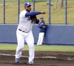 【中日】初のシートノック　ボスラーは三塁、新助っ人サノーも一塁で参加