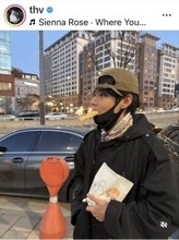 ＢＴＳ・Ｖ　愛きょうたっぷりのプライベートショット大放出　ネット興奮「また日本語」「やばい」「日常のテテが…」