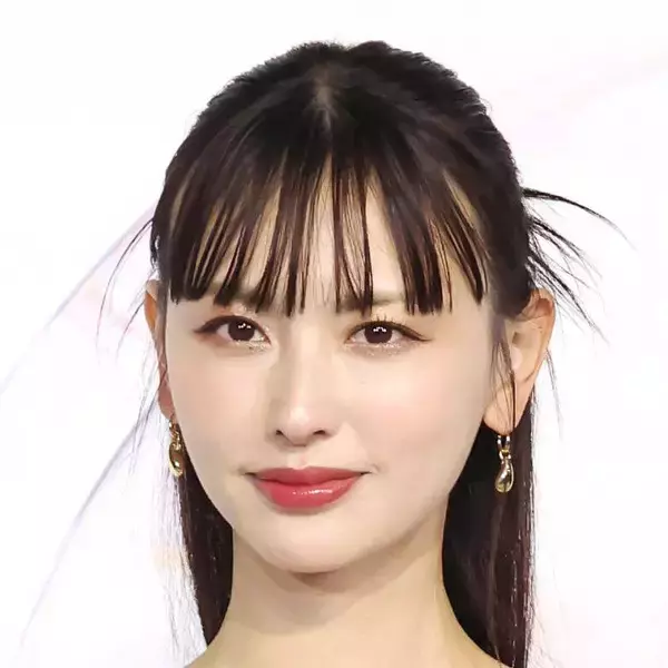 鈴木えみ、大人気女優と「２日間続けて会えた」肩寄せ合う仲良しショット！「お顔がほんと小さい」「破壊力抜群」