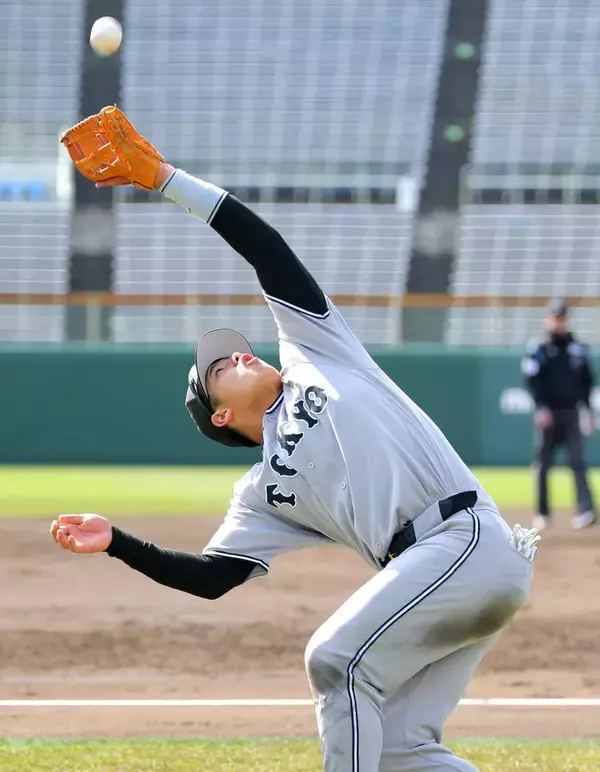 松井臨時コーチ連日の絶賛！巨人・石塚裕惺の今季初実戦安打に「試合での打席の内容がいいですね」４番・サードで堂々結果