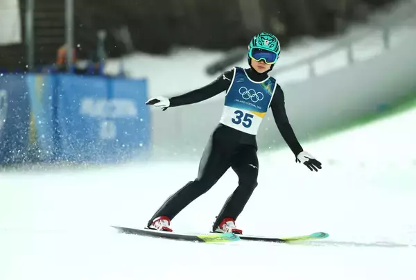 【五輪】伊藤有希が１回目に１３８メートルの大ジャンプ　混合団体では高梨沙羅と涙の抱擁　「気持ちが整理できたとしたらすごく良かったなと思う」