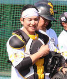 「【ソフトバンク】栗原陵矢が対外試合で１７９６日ぶり捕手　三塁手で先発→５回からマスクかぶる　超攻撃型オーダーのオプション始動」の画像1