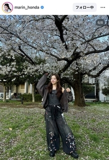 本田真凜さん「滑り込み桜」タンクトップで肩チラ花見！カジュアルスタイル「最高です」「とっても可愛い」　